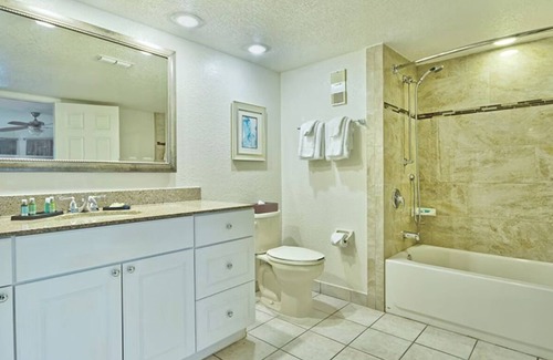 Florida Center Resort | Large 2 BR Condo at Wyndham's Orlando International - near the theme parks!
