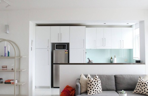 Bondi Beach Apartment | Large 2BR w. A/C, balcony, parking & pet friendly