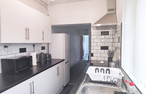 Wolverhampton House | Large 3 bed house Wolverhampton