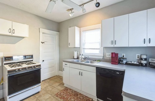 Lakewood House | Large 3 bedroom with Hot Tub!