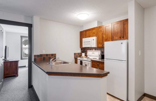 East Kootenay Condo | LARGE 3-Br 3-Ba | Ski In/Out | Pool & Hot Tubs | Central Upper Village Location