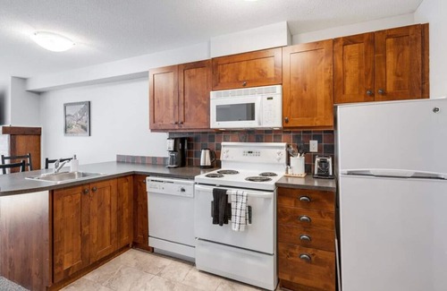 East Kootenay Condo | LARGE 3-Br 3-Ba | Ski In/Out | Pool & Hot Tubs | Central Upper Village Location