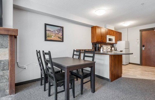 East Kootenay Condo | LARGE 3-Br 3-Ba | Ski In/Out | Pool & Hot Tubs | Central Upper Village Location