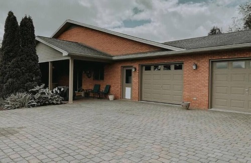 Abingdon Apartment | Large 3BR - 2.5 Bath Home on Golf Course /Hiking