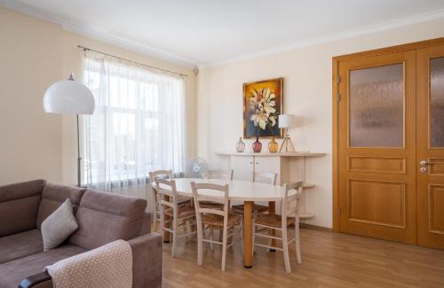 Maskavas Forstate Apartment | Large 3BR Apartment with Balcony 5 min to Old Town by Tram