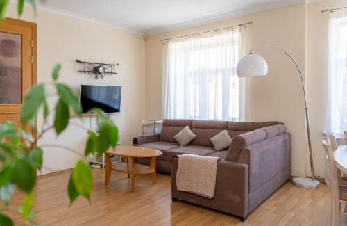 Maskavas Forstate Apartment | Large 3BR Apartment with Balcony 5 min to Old Town by Tram