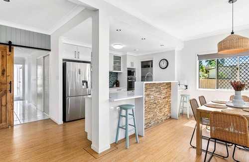 River Heads House | Large 4 Bedroom Home Walking Distance to Beach