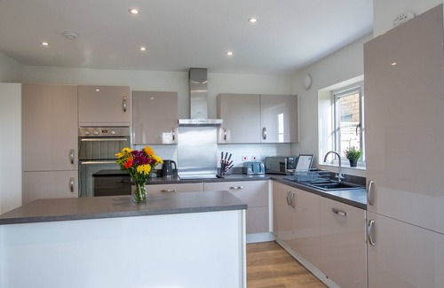 Didcot House | Large 5-Bed House for 8 Guests – Perfect for Workers & Families