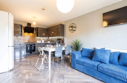 Middleton House | Large 5-Bed House in Leeds/Fits 10/Free Parking/