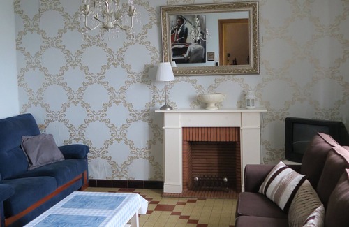 Le Boupere House | Large 5 Bedroom Detached House + large private gardens & free unlimited internet
