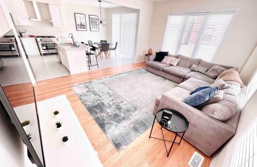 Thorold House | Large 5 Bedroom Newly Built Home Sleeps 12 Persons