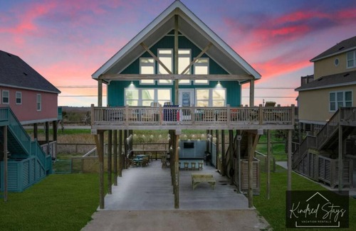 Port Bolivar House | Large 5bd Hot Tub w Ocean View, Firepit & Gameroom
