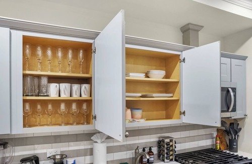 Upper Manhattan Apartment | Large 5br 3.5ba, Chef's Kitchen, Backyard