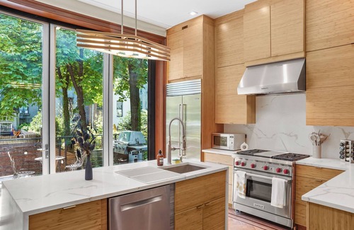 Upper Manhattan Apartment | Large 5br 3.5ba, Chef's Kitchen, Backyard