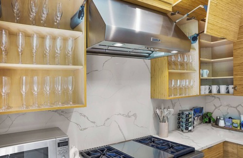 Upper Manhattan Apartment | Large 5br 3.5ba, Chef's Kitchen, Backyard