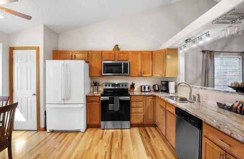 Northeast Colorado Springs House | Large 6 Bdrm Family Home near Park & YMCA Rec Center