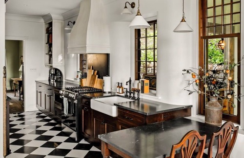 Sinking Spring House | Large 6 bedroom, 6.5 bath restored Victorian home at Indiandale Springs
