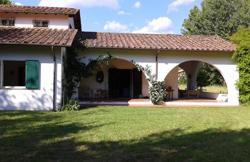 Massa Villa | Large 60s villa with large garden, near the sea.