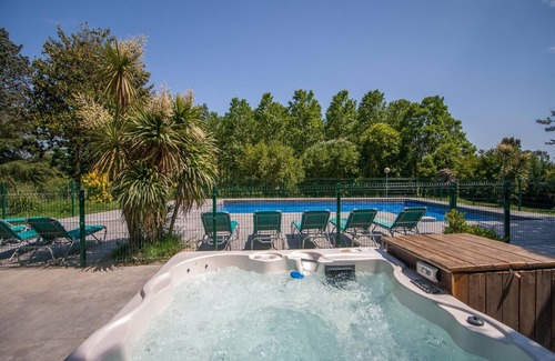 Sils Villa | Large 7 Bedrms villa in Spain, near Barcelona &15min beaches Private pool