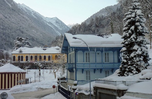 Cauterets Apartment | Large 98m² apartment (T4) in the center of town, 600m from the cable car.