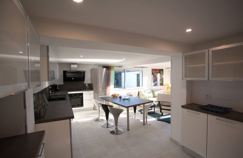 Biscarrosse House | Large air-conditioned house (10 people) in large enclosed wooded grounds, heated swimming pool