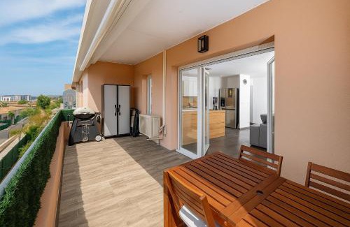 14th Arrondissement Apartment | Large and beautiful apartment with panoramic sea views