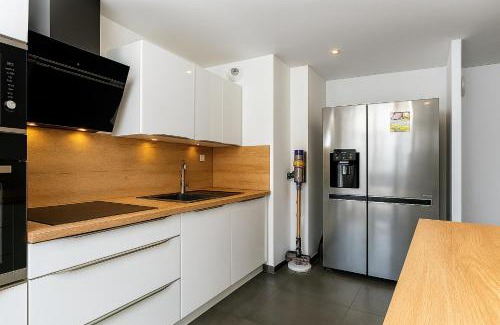14th Arrondissement Apartment | Large and beautiful apartment with panoramic sea views