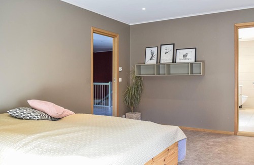 Suldal House | Large and modern cottage with fjord view on Hebnes in Suldal municipality.