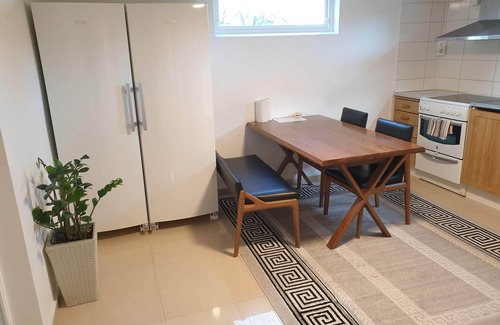 Lund House | Large and Peaceful semi-basement with 3 Bedrooms