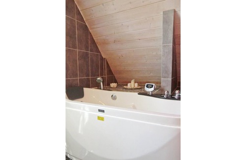 Storlinge House | Large and practical cottage with large garden.