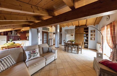 Gravellona Toce Apartment | Large apartment with stunning views of Lake Maggiore
