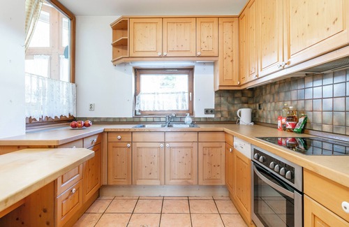 Ellmau Apartment | Large apartment, balcony, 170m to the ski bus