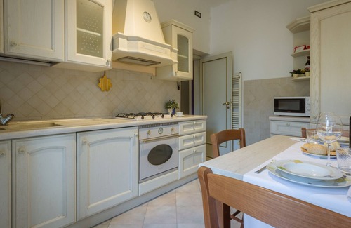 San Lorenzo Apartment | Large apartment between two parks in central Florence - special weekly deals