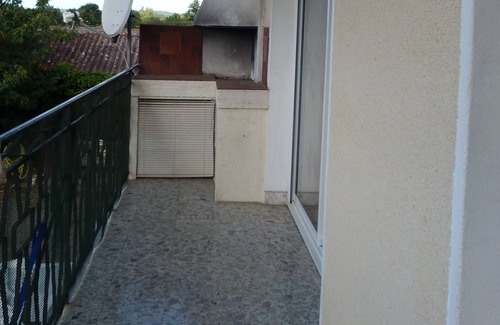 Vic-en-Bigorre Apartment | large apartment on the 1st floor of a house