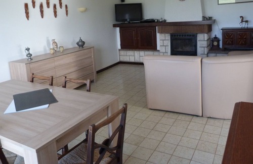 Vic-en-Bigorre Apartment | large apartment on the 1st floor of a house