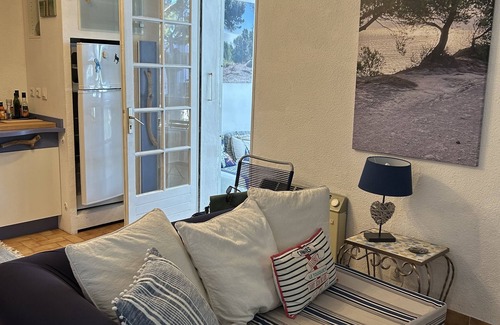 La Franqui Apartment | Large apartment in Franqui in Aude overlooking a park
