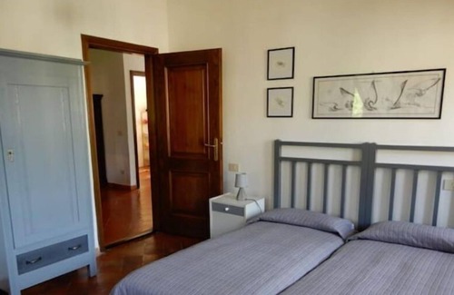 Pontremoli Apartment | Large apartment on the river in a historic village