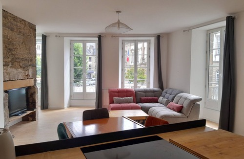 Morlaix Apartment | Large apartment, recently renovated, right in the center opposite the town hall