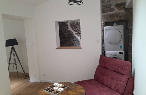 Morlaix Apartment | Large apartment, recently renovated, right in the center opposite the town hall