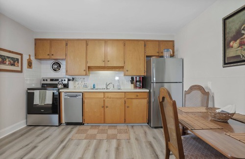 Fredericksburg Apartment | Large Apartment near Mary Washington with full kitchen & in-unit laundry