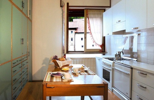 Comeglians Apartment | Large apartment with fireplace