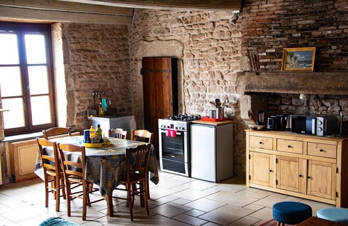 Montcenis House | Large apartment with raised garden in the heart of Burgundy