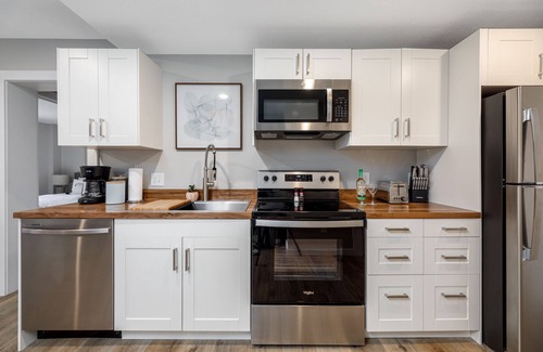 Traverse City Apartment | Large Apt | Downtown | AC | Beach | Shops | Walk |