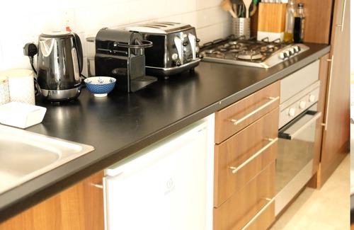 Upper Town Condo | Large Apt. in the Heart of Historic Bath (MB)