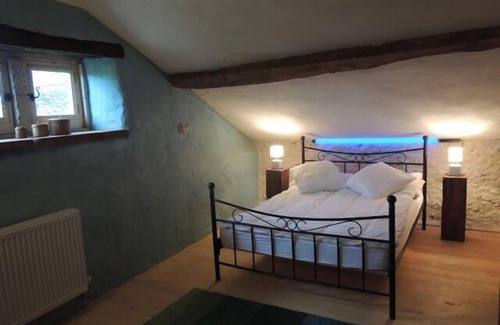 Monjoi Other | Large barn and small chapel with stunning views