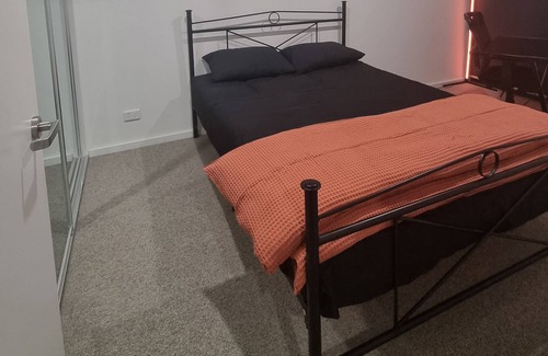Lyneham Apartment | Large Bedroom with Private Bathroom and Luandry in Shared Apartment.