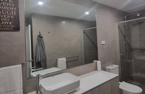 Lyneham Apartment | Large Bedroom with Private Bathroom and Luandry in Shared Apartment.