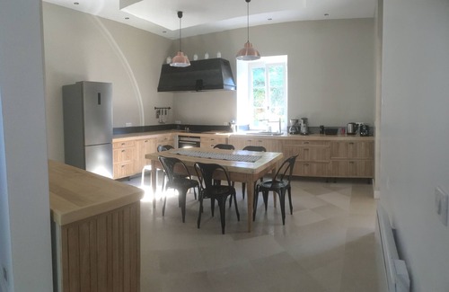 Essia House | Large, bright designer country house
