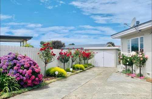 Motueka House | Large Bright Guest House
