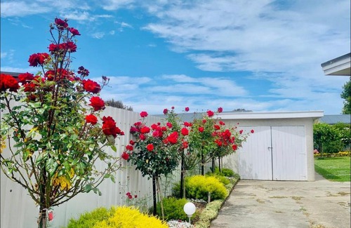 Motueka House | Large Bright Guest House